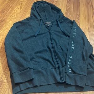 VS zip up